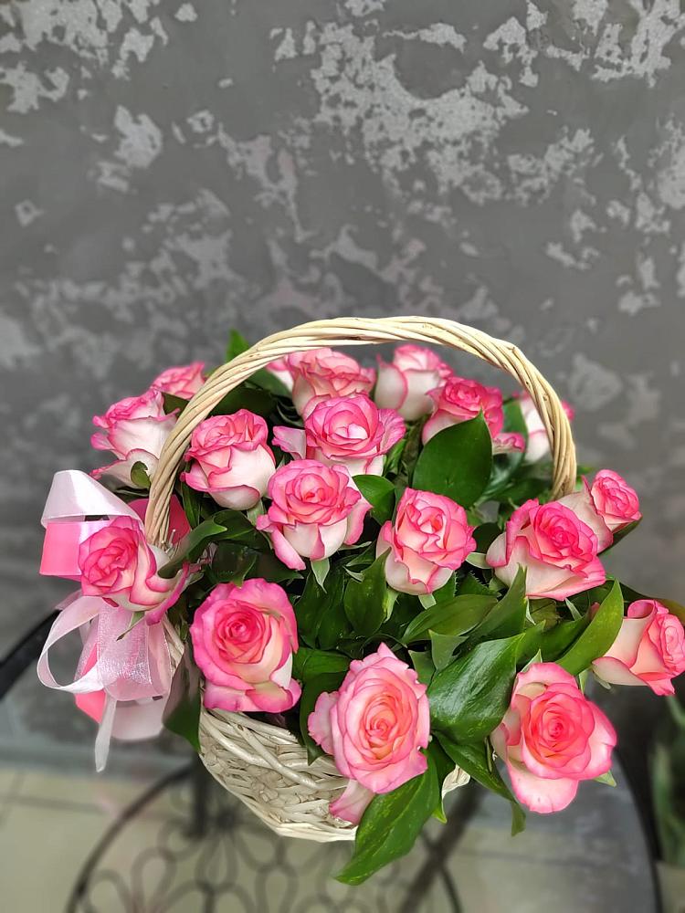 Цветочная композиция из Розы в корзине в Алхан-Кале