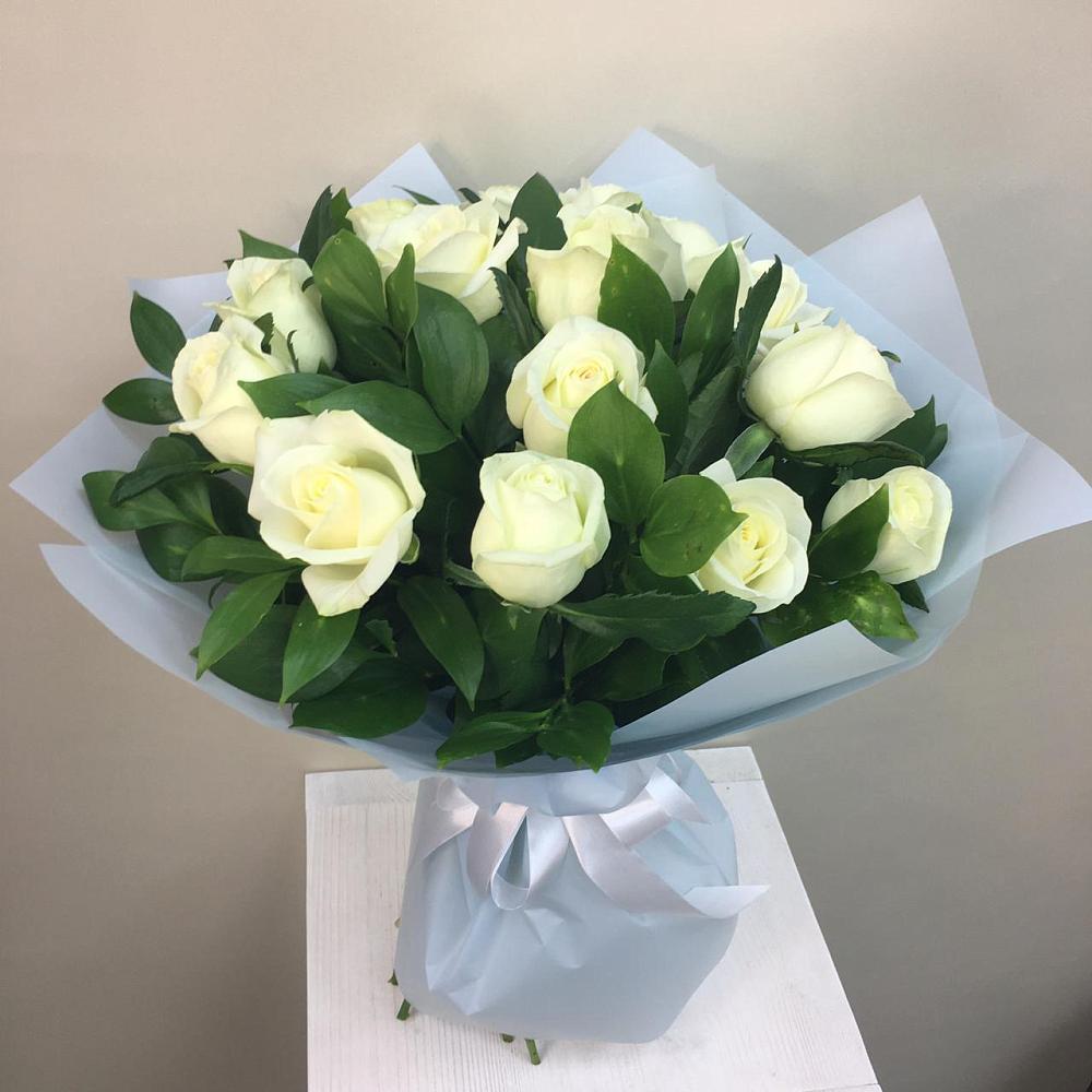 15 Белых роз Проуд в Алхан-Кале Букет 15 Белых роз Проуд в Алхан-Кале