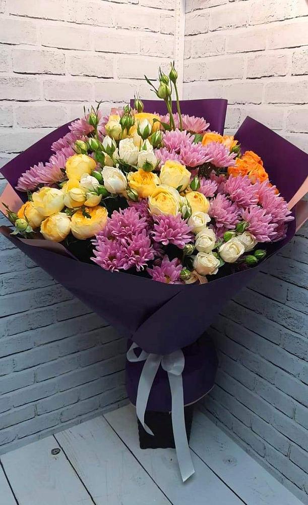 Букет Красочный праздник в Алхан-Кале Букет цветов из: Хризантемы и Розы в Алхан-Кале