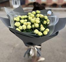 Букет Белые кустовые розы Солинеро в Алхан-Кале