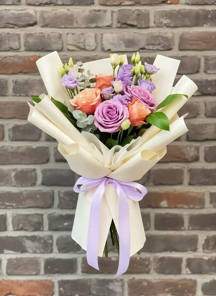 Букет цветов из: Лизиантусы и Розы в Алхан-Кале