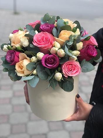 Цветочная композиция из Розы в шляпной коробке в Алхан-Кале