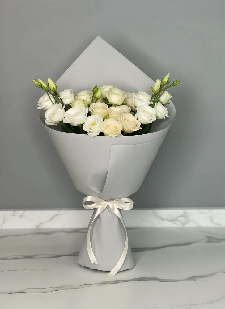 Букет цветов из: Розы и Лизиантусы в Алхан-Кале