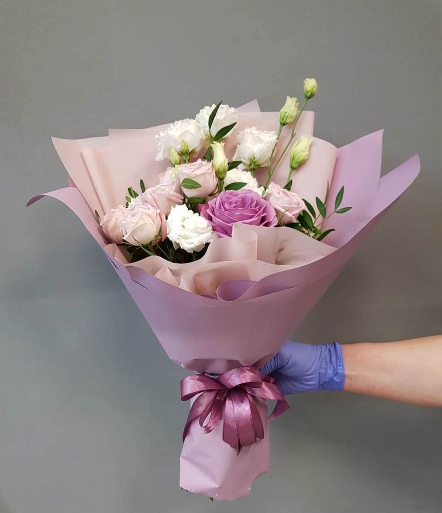 Букет Легкое дыхание в Алхан-Кале Букет цветов из: Розы и Лизиантусы в Алхан-Кале