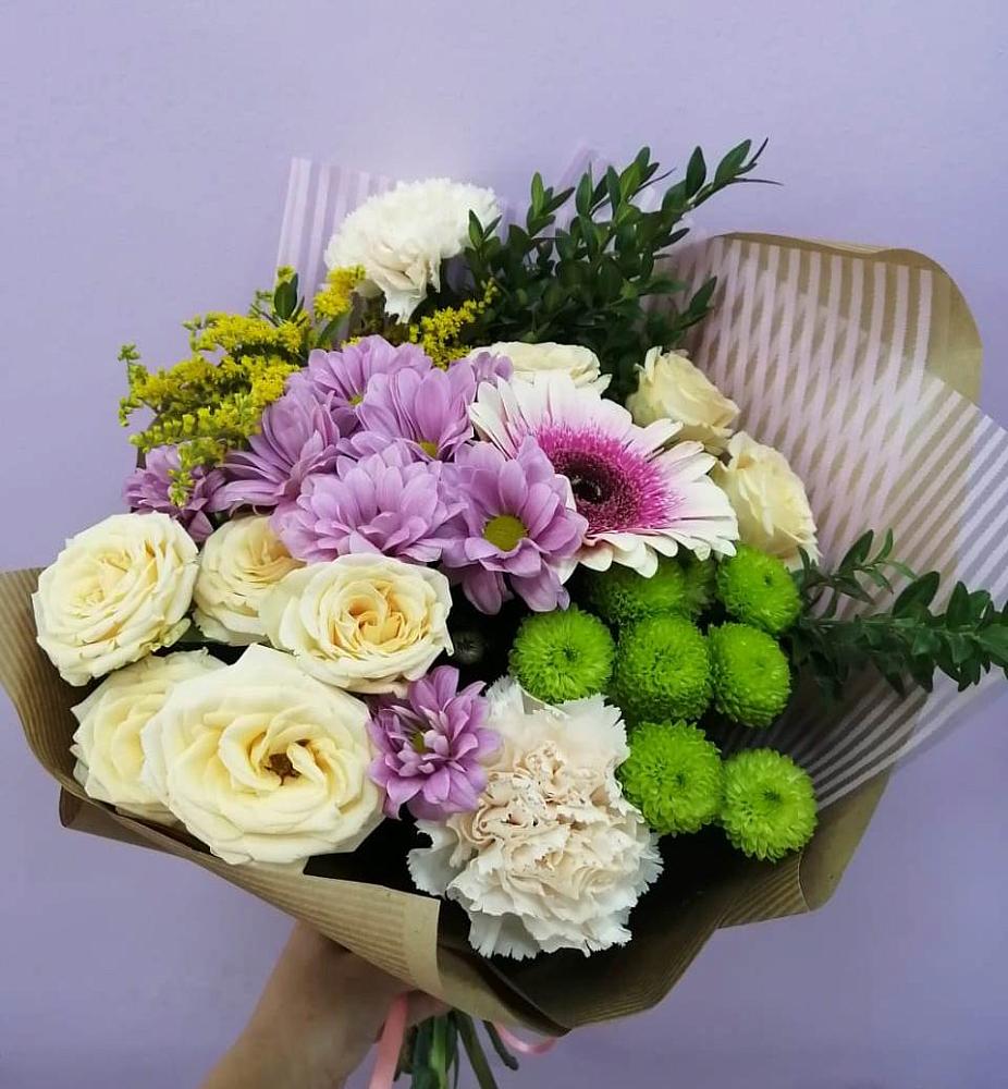 Букет цветов из: Хризантемы, Розы, Гвоздики и Герберы в Алхан-Кале