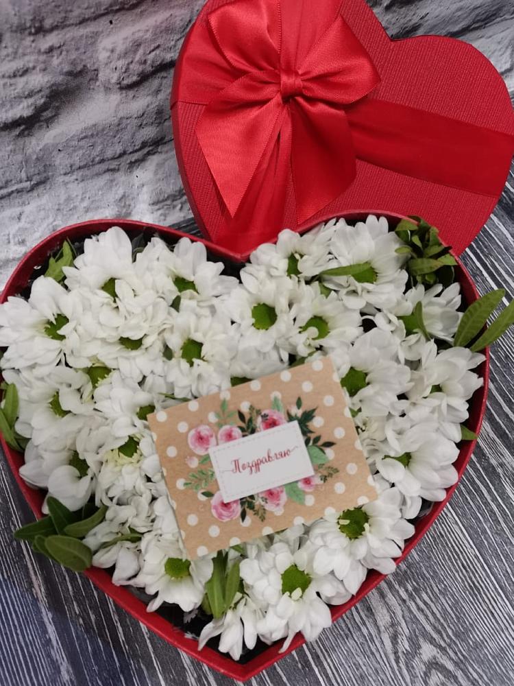 Цветочная композиция из Хризантемы в виде сердца в Алхан-Кале