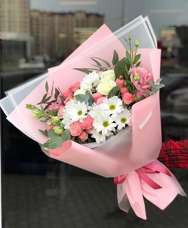Букет цветов из: Розы, Лизиантусы и Хризантемы в Алхан-Кале
